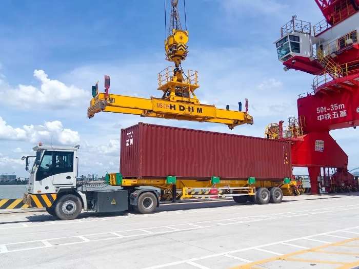 广州港甄选！去看港口“特种兵”优发国际纯电牵引车→